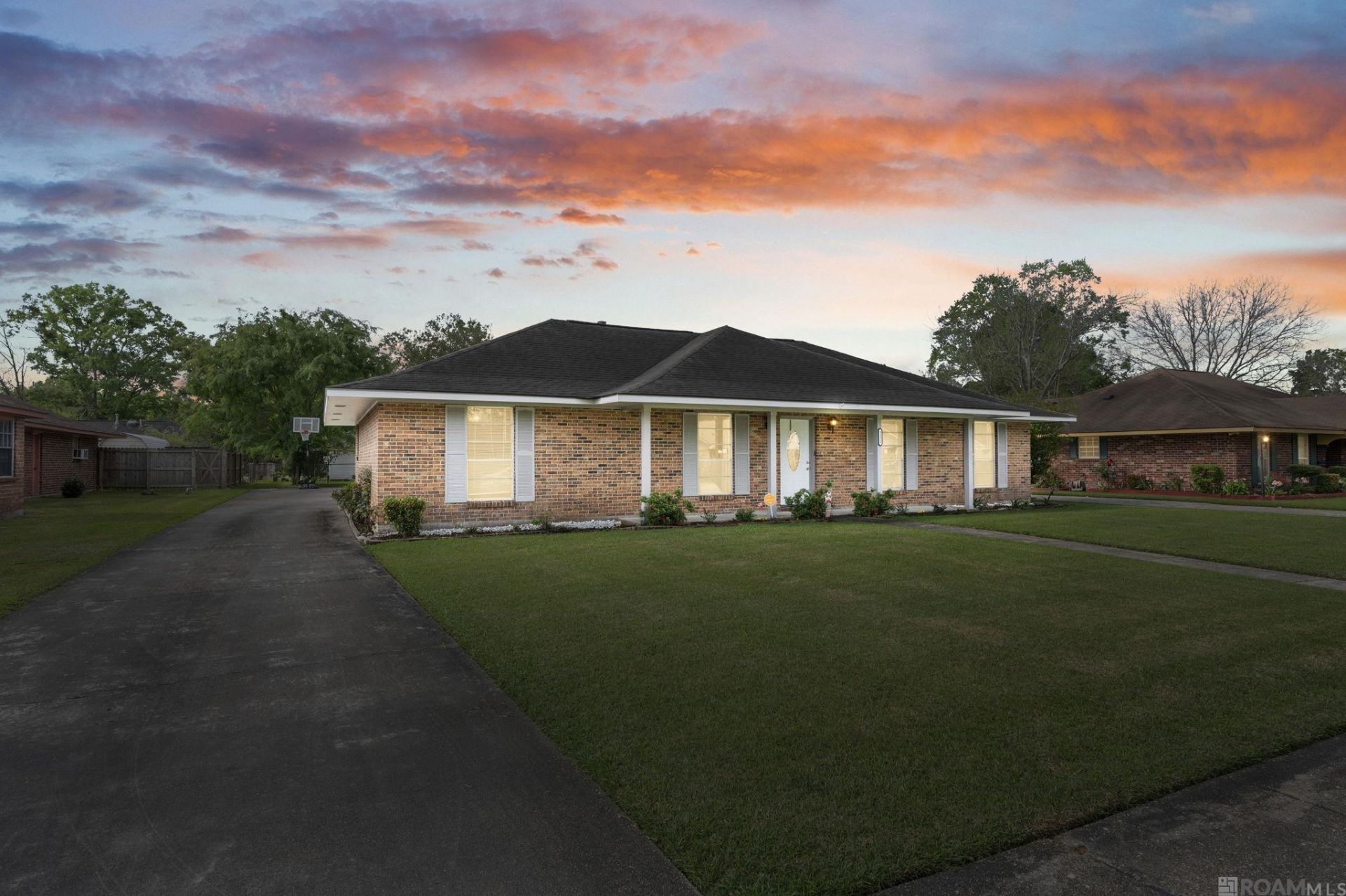 1123 E Greenbriar St, Gonzales, LA 70737 Main Photo