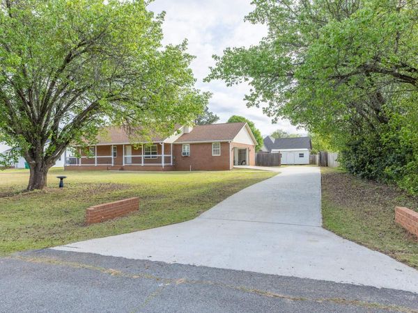 113 Lake Lillian Drive, Perry, GA 31069