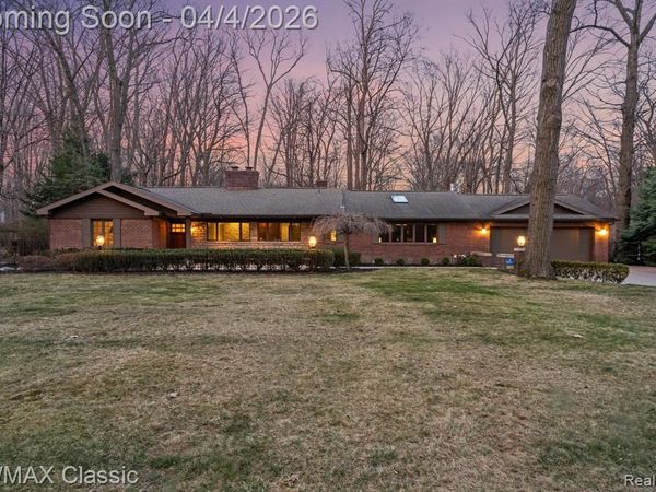 16800 Bell Creek Lane, Livonia, MI 48154