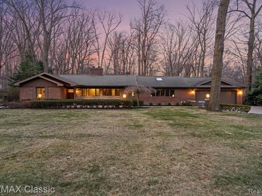 16800 Bell Creek Lane, Livonia, MI 48154