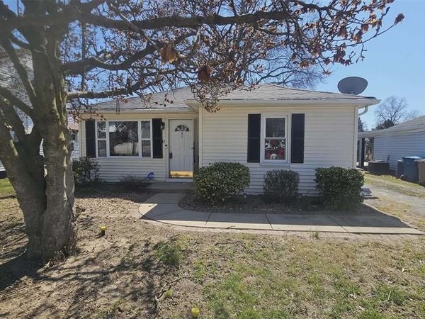 11 E Delmar Avenue , Alton, IL 62002