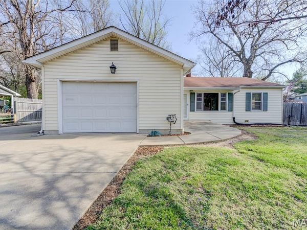 38 Marie Drive, St Charles, MO 63301