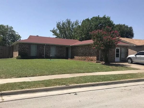 210 Nettletree Street, Arlington, TX 76018