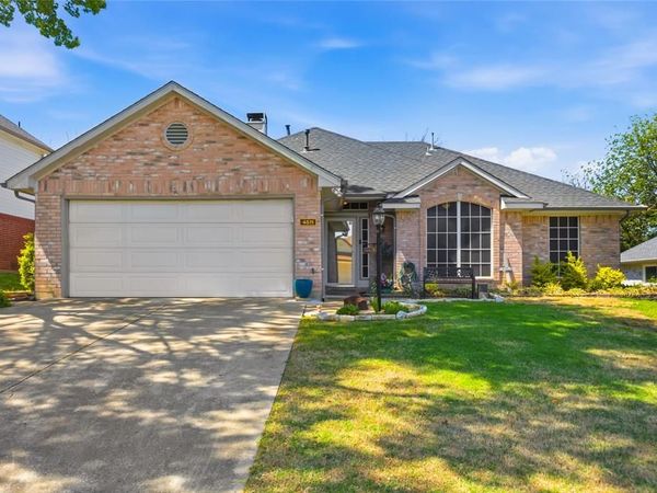 4511 Queenswood Drive, Grand Prairie, TX 75052