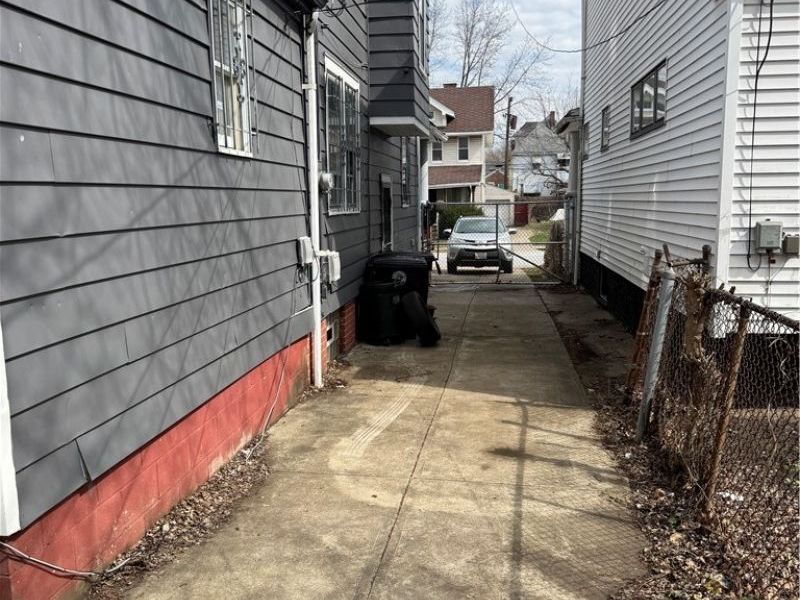 526 E 118th Street, Cleveland, OH 44108 Photo 6