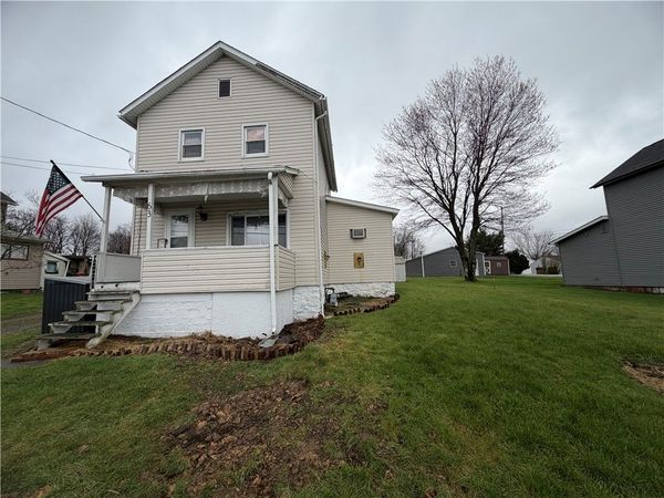 63 9th St, Lucernemines, PA 15754