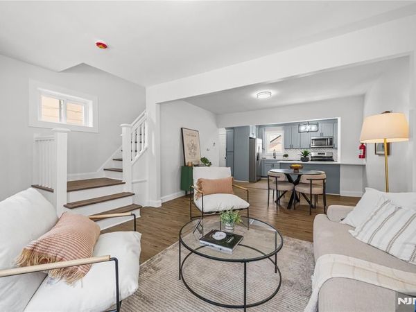 18 Hilton Avenue, MAPLEWOOD, NJ 07040