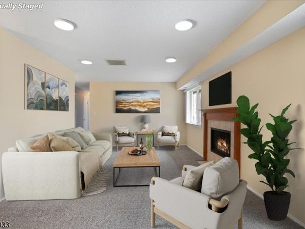 80 Garden Ct, Roxbury, NJ 07876