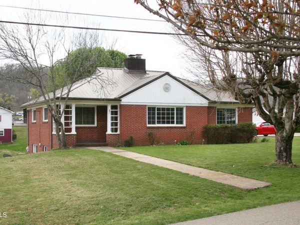 612 Oakwood Avenue, Pennington Gap, VA 24277