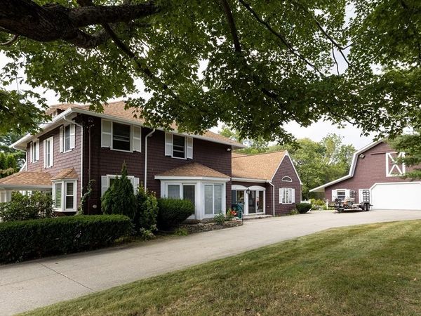 27 Old Upton Rd, Grafton, MA 01519