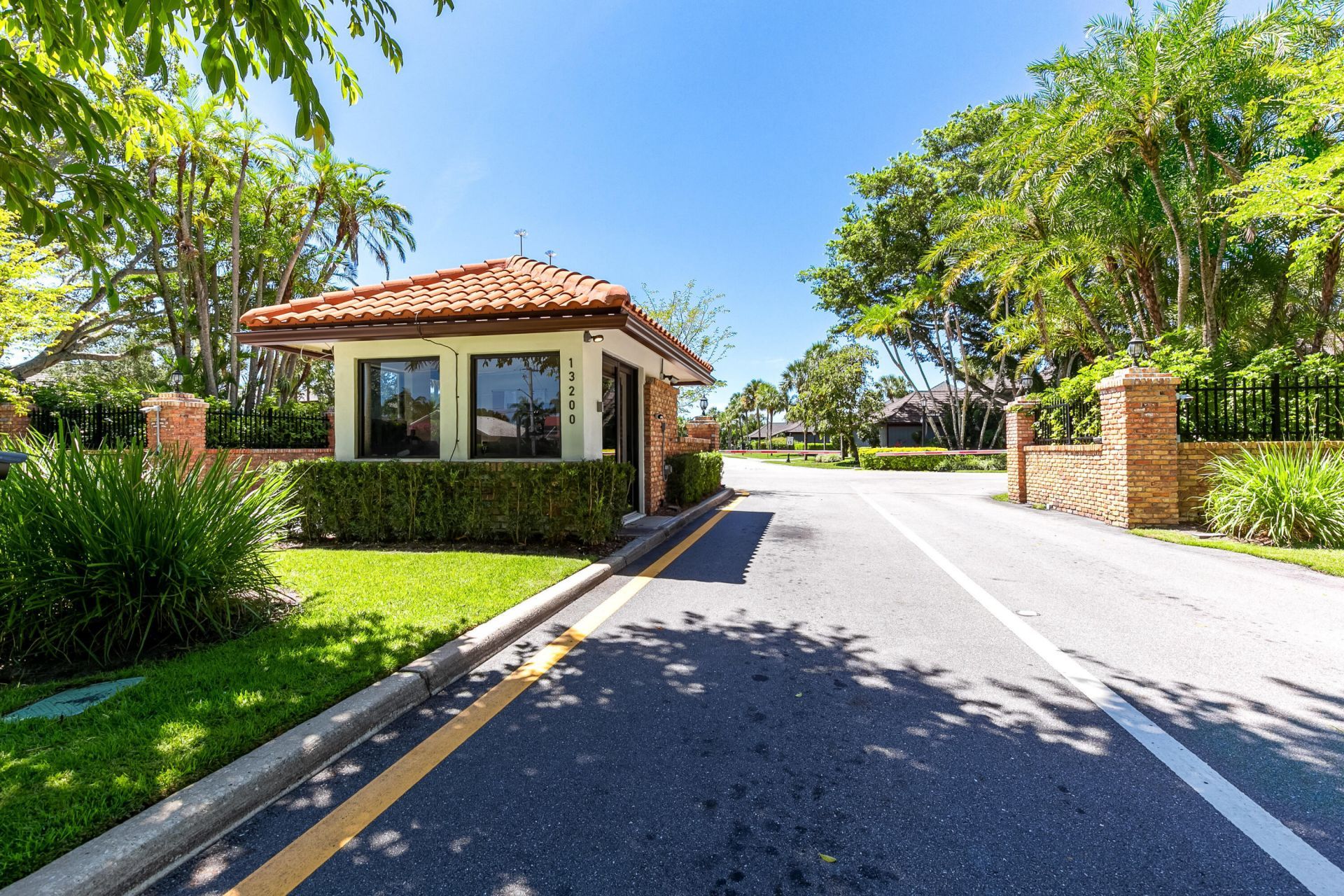 11863 Wimbledon Circle, Unit 527, Wellington, FL 33414 Photo