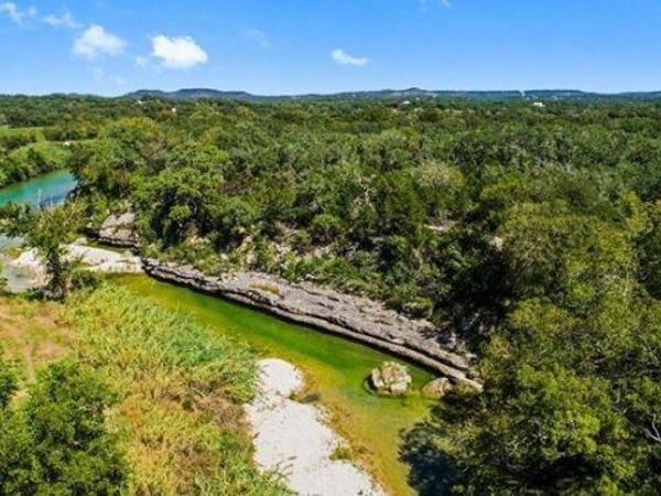 440 Chimney Valley RD, Blanco, TX 78606