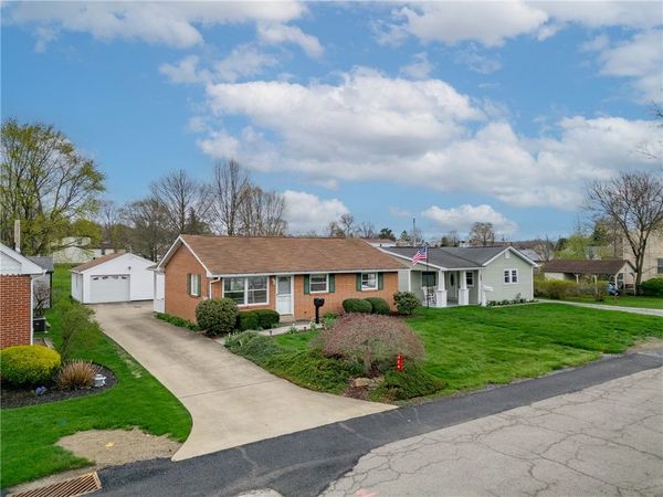 424 E New Castle Street, Zelienople, PA 16063