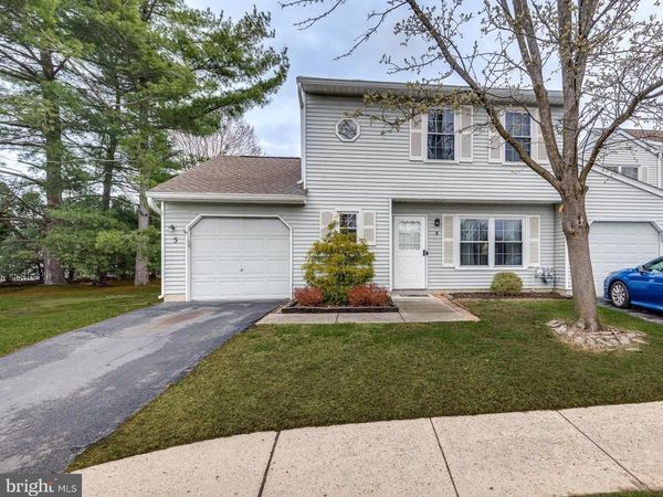 5 BERKSHIRE COURT , BORDENTOWN, NJ 08505