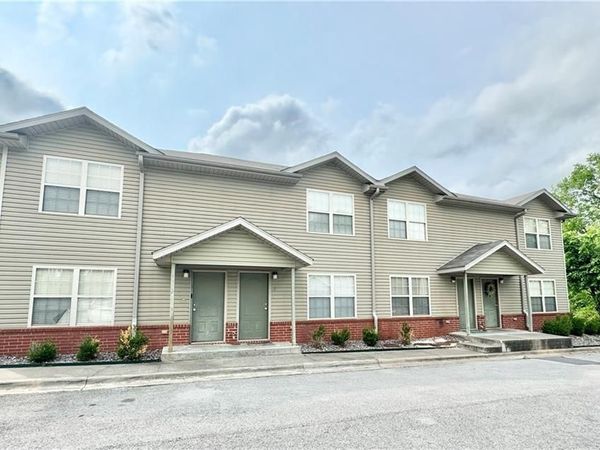 1446 Netherland , Fayetteville, AR 72701