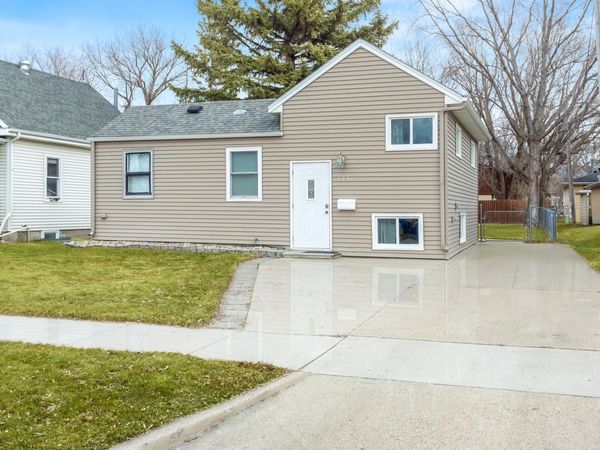 1446 16 1/2 Street S, Fargo, ND 58103