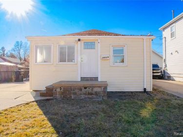 28029 Rosemont Street , Roseville, MI 48066