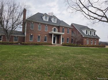 900 Maxfield Road , Brighton Twp, MI 48114
