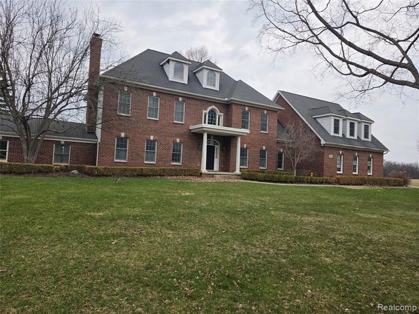 900 Maxfield Road , Brighton Twp, MI 48114