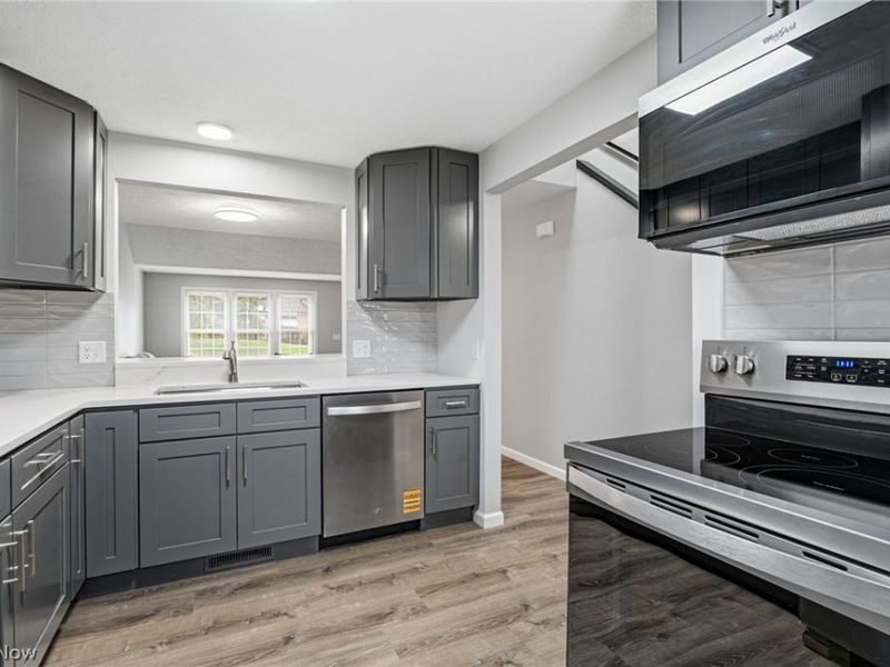 114 Ledbury Circle NE, Canton, OH 44721 Photo 6