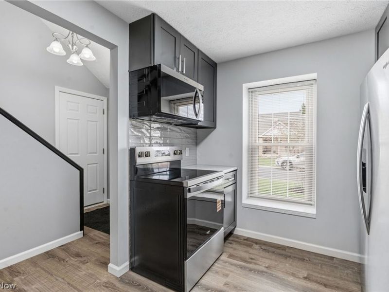 114 Ledbury Circle NE, Canton, OH 44721 Photo 7