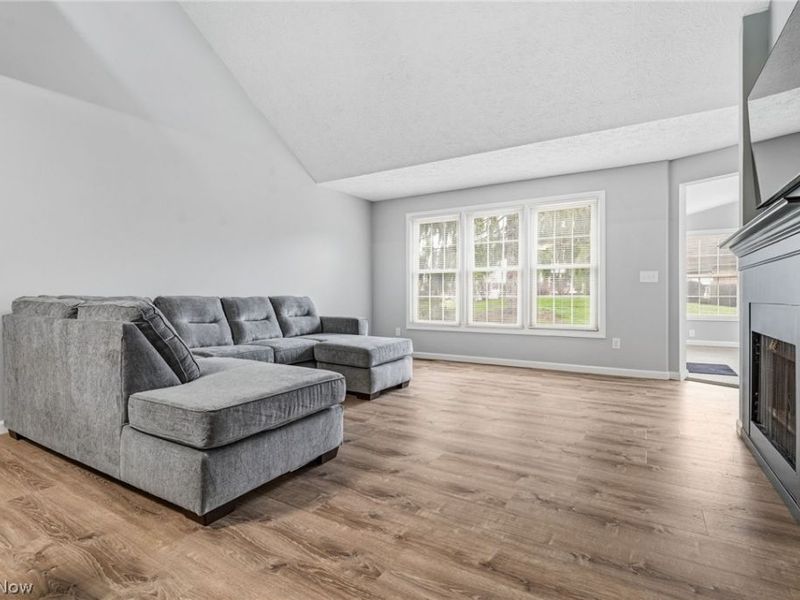 114 Ledbury Circle NE, Canton, OH 44721 Photo 9