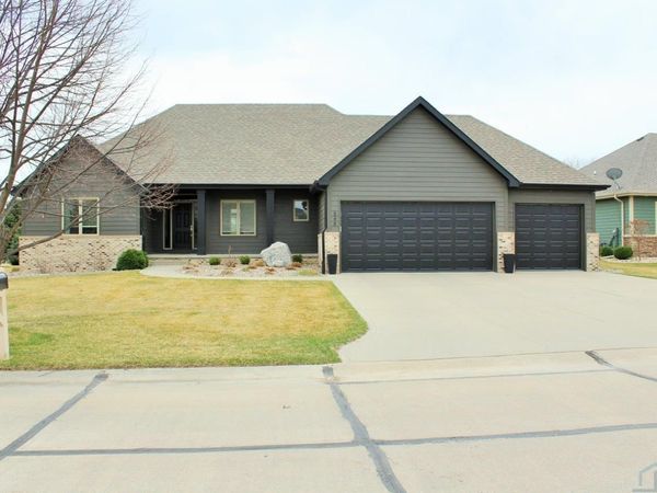 548 BLUESTEM TRL, Dakota Dunes, SD 57049