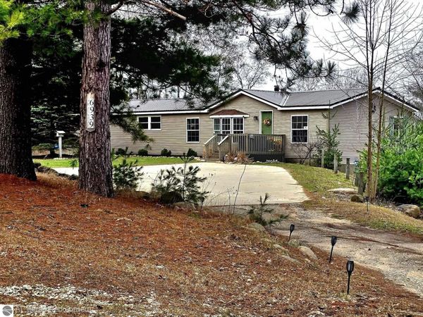 6939 170th Avenue, Stanwood, MI 49326