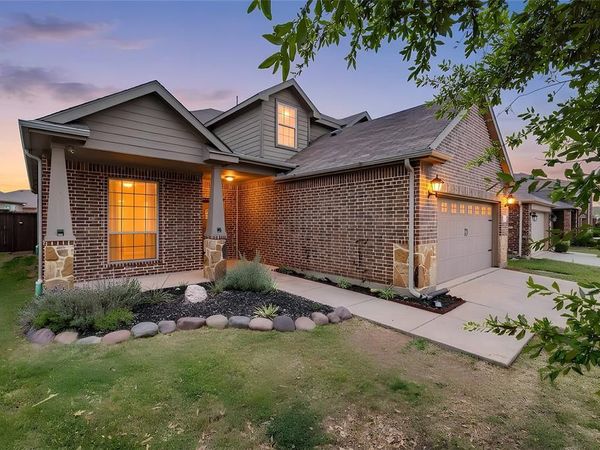 1009 Cheyenne Drive, Aubrey, TX 76227