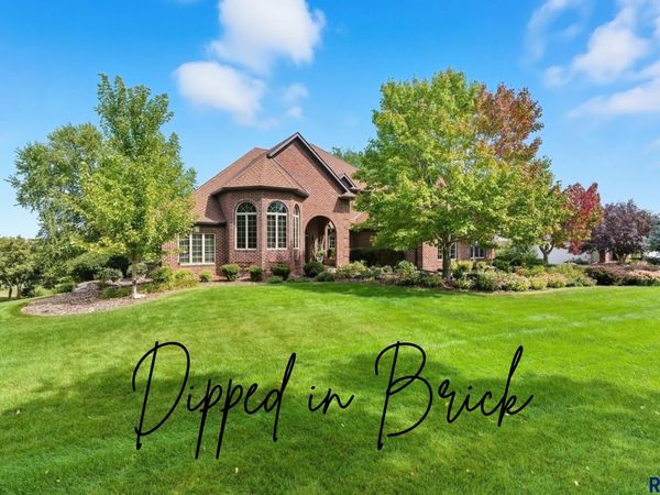 8516 E Willow Ridge Pl, Sioux Falls, SD 57110