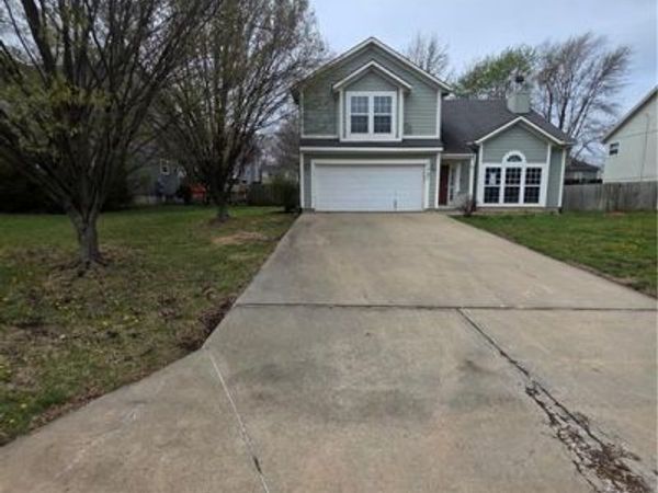 21793 S Lincoln Terrace, Spring Hill, KS 66083