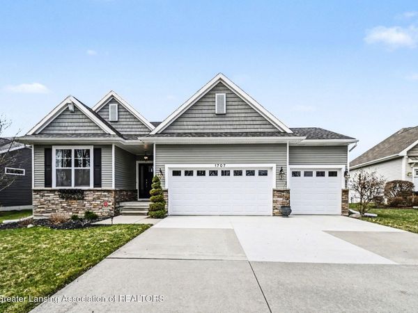 1707 Yosemite Drive, Lansing, MI 48917