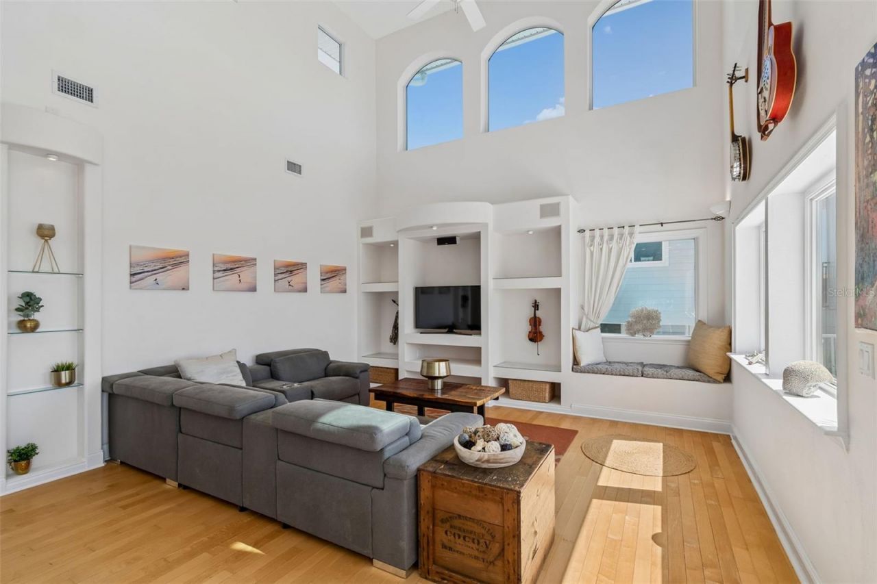 874 Bay Point Drive, Madeira Beach, FL 33708 Photo