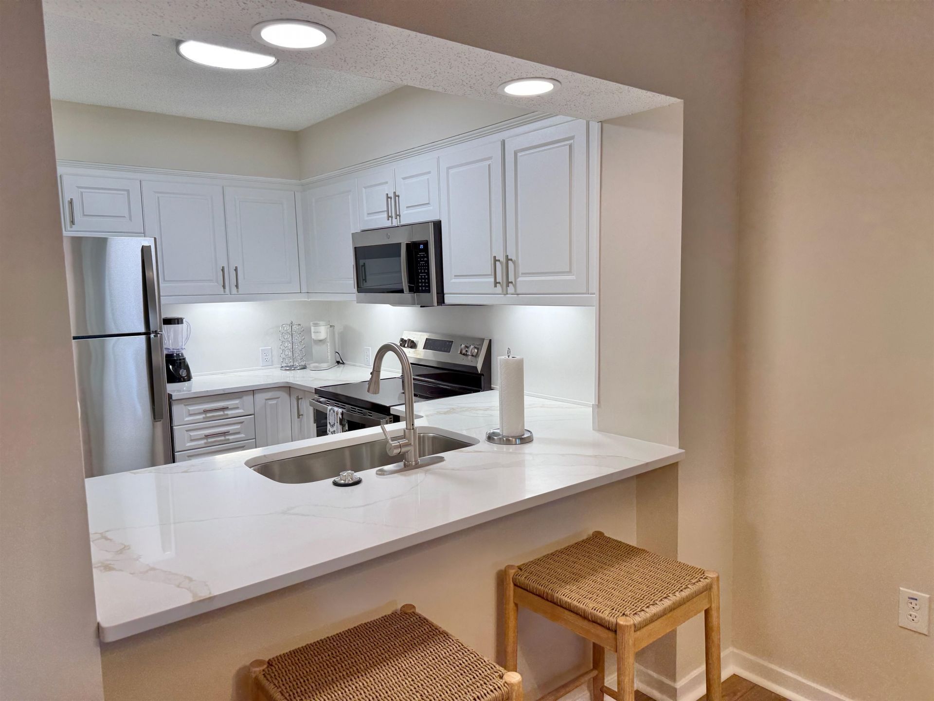 410 Melrose Pl.  Photo 28