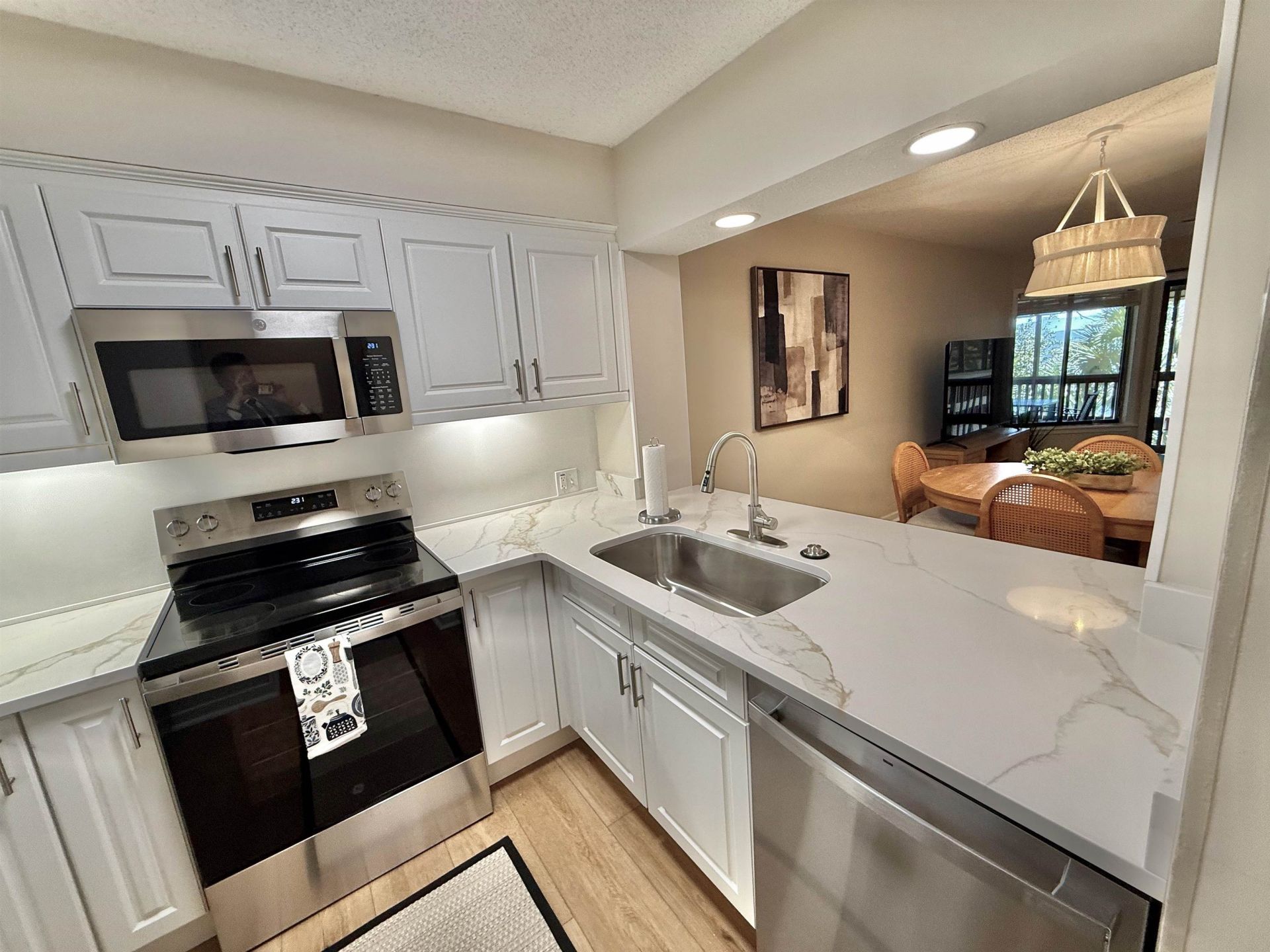 410 Melrose Pl.  Photo 29