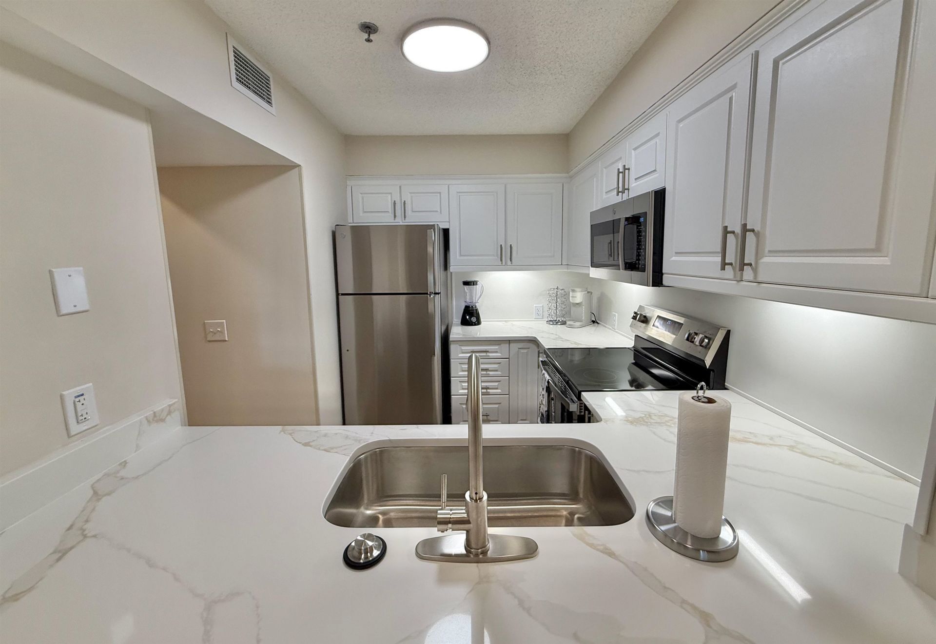 410 Melrose Pl.  Photo 30