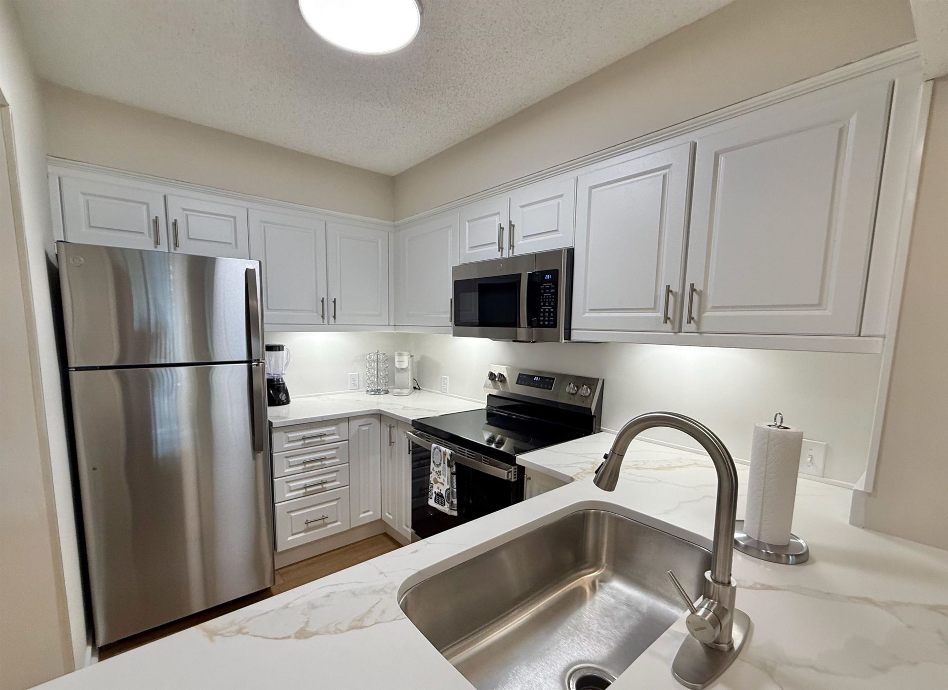 410 Melrose Pl.  Photo 31