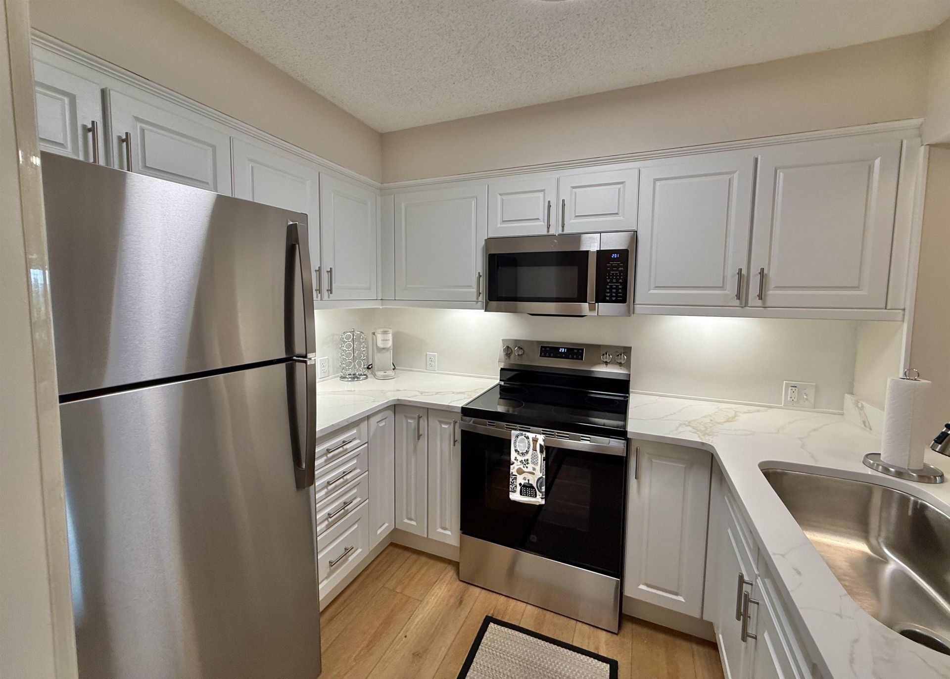 410 Melrose Pl.  Photo 32