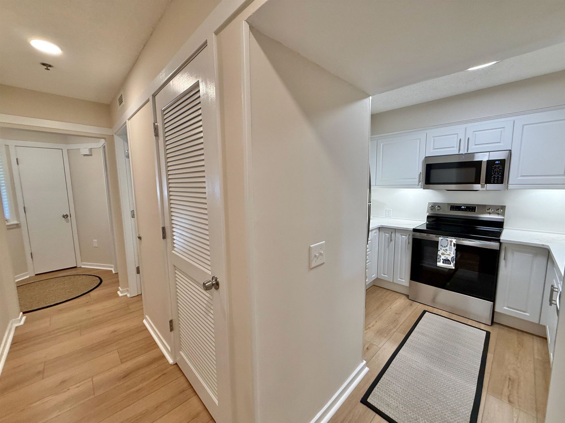 410 Melrose Pl.  Photo 33