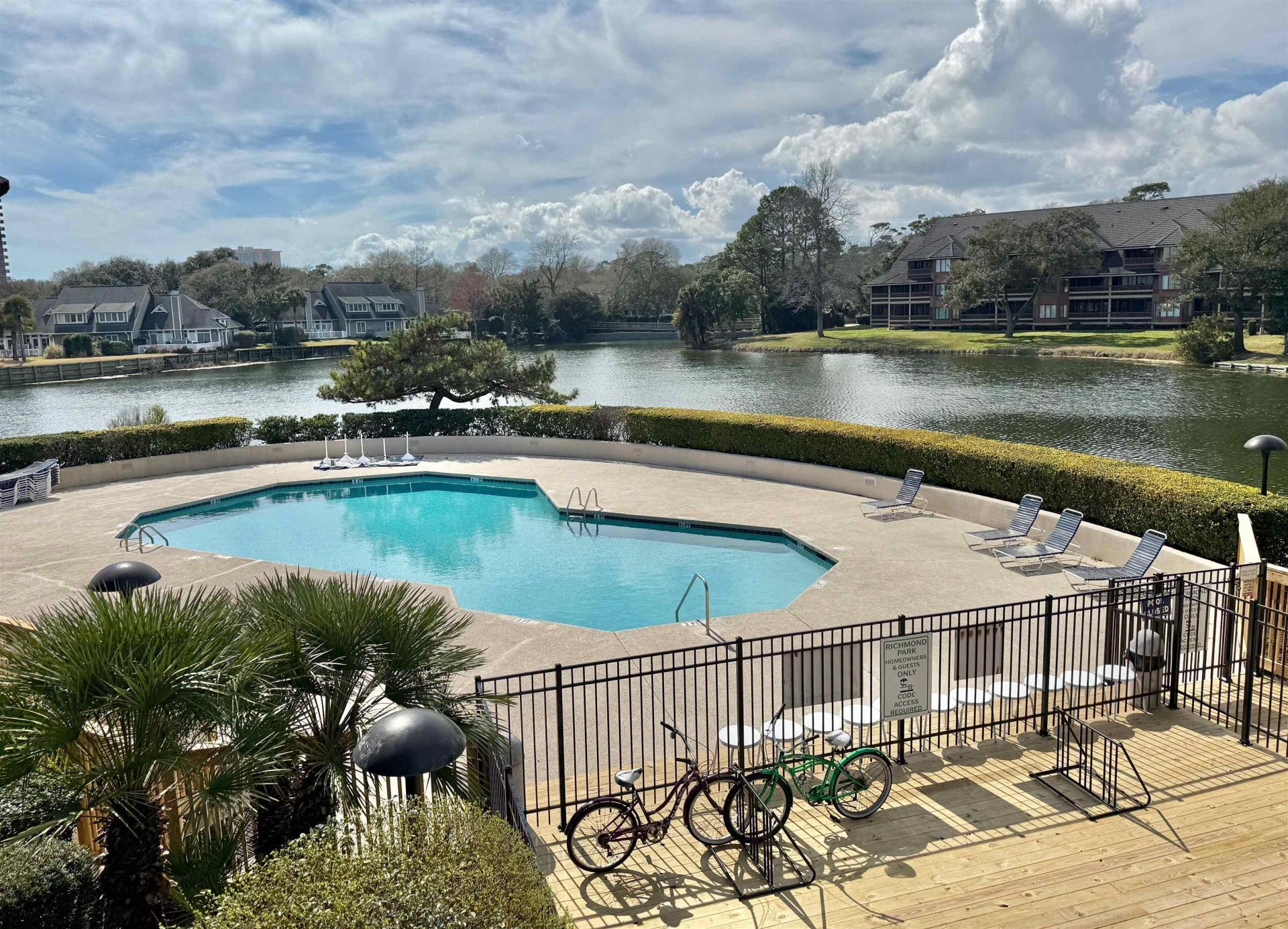 410 Melrose Pl.  Photo 47