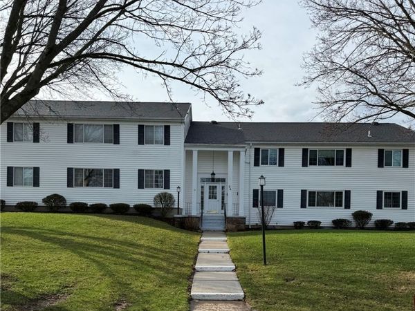 26 Colonial Parkway, Unit H, Pittsford, NY 14534
