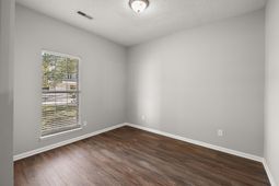 1971 Oak Tree Lane photo 4