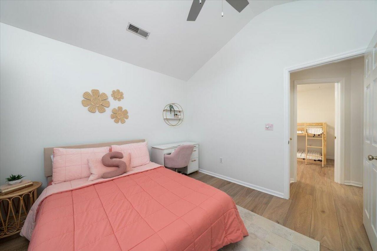 1516 Arden Court Photo 24