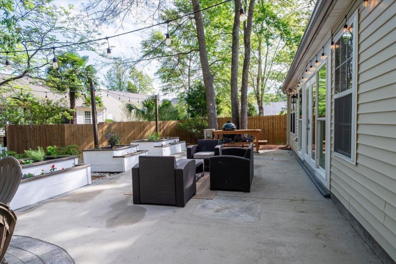 1516 Arden Court Photo 28