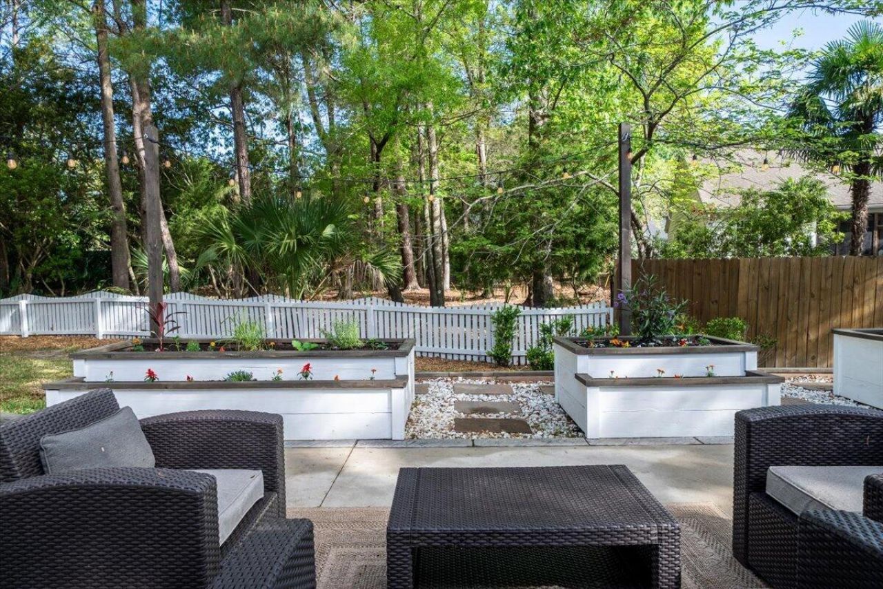 1516 Arden Court Photo 30