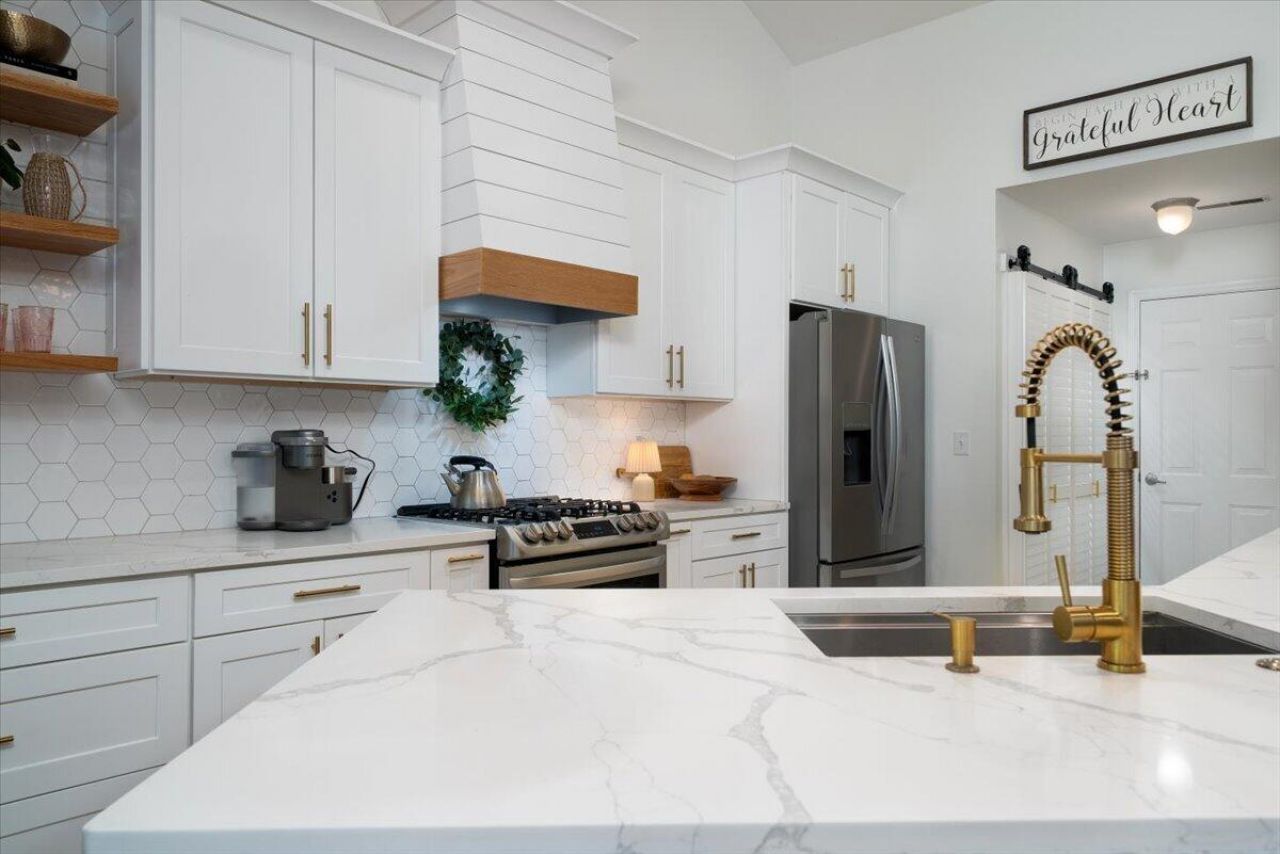 1516 Arden Court Photo 6