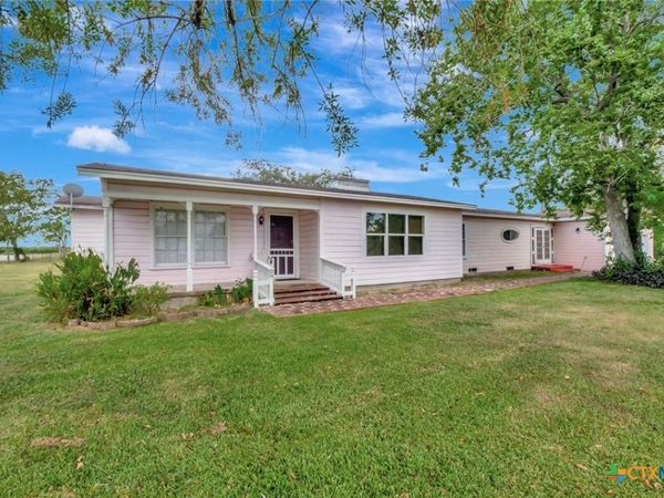 10610 State Highway 185 , Victoria, TX 77905