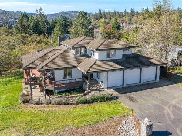 395 Autumn Lane, Jacksonville, OR 97530