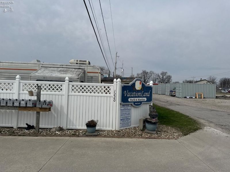 1220 W Richey Road, Unit 60, Port Clinton, OH 43452 Photo 14