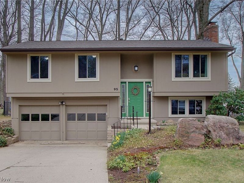 95 Oakhurst Drive, Munroe Falls, OH 44262 Photo 2